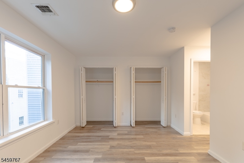 242 Graham Ave Property Photo 10