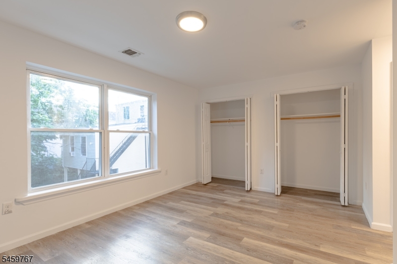 242 Graham Ave Property Photo 11