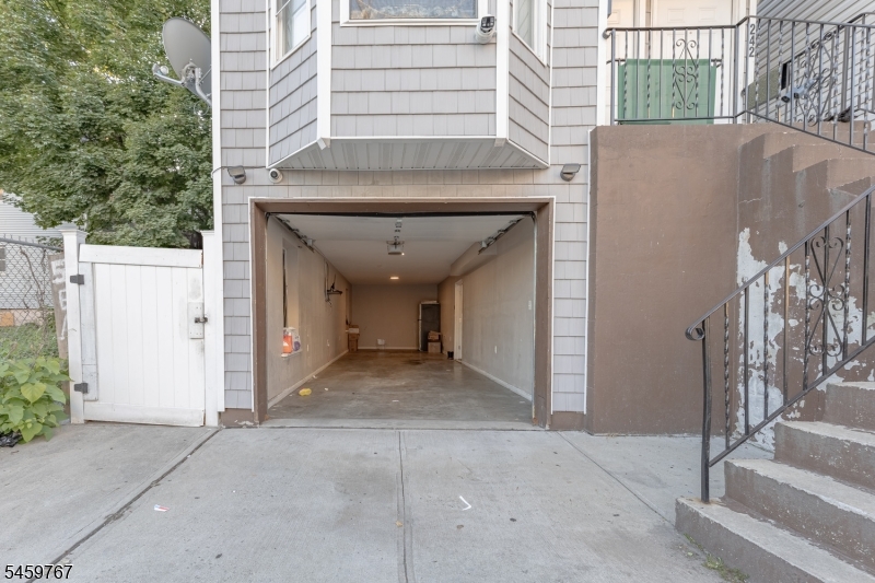242 Graham Ave Property Photo 28