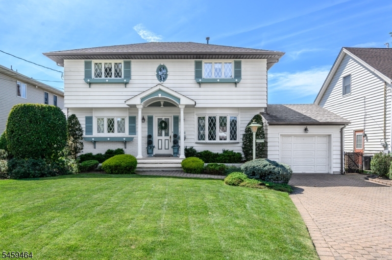 544 Pinewood Ave