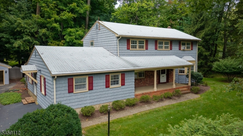 1 Holly Dr Property Photo 3