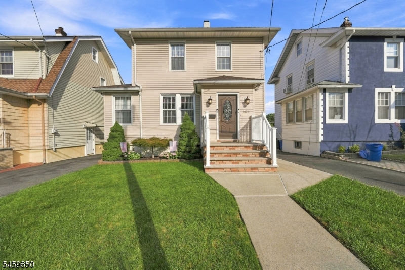1022 Falls Ter Property Photo 1