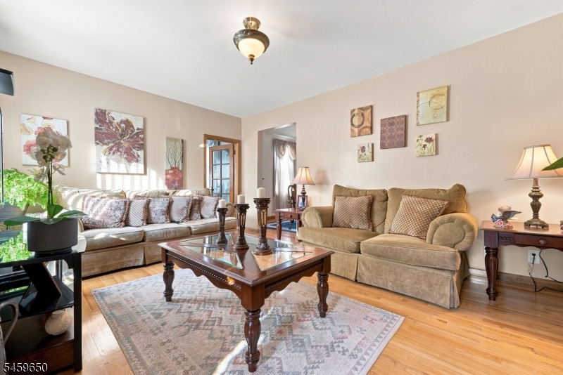 1022 Falls Ter Property Photo 3