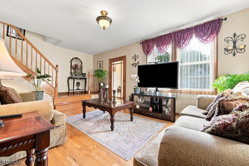 1022 Falls Ter Property Photo 4