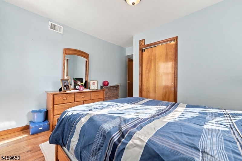 1022 Falls Ter Property Photo 15