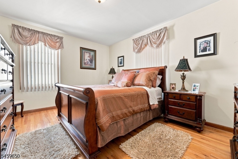 1022 Falls Ter Property Photo 16