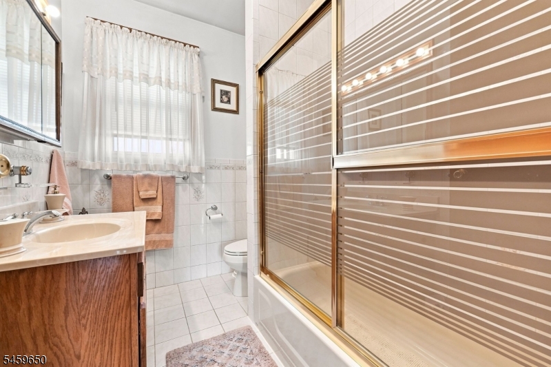 1022 Falls Ter Property Photo 18