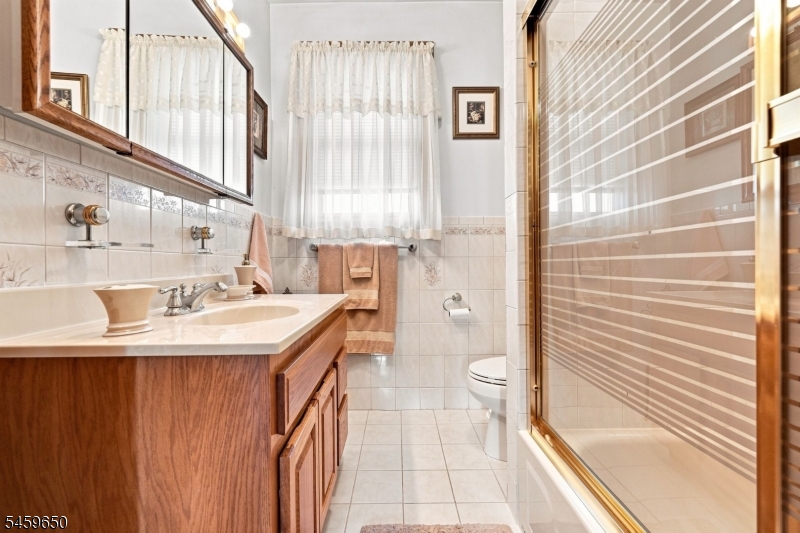 1022 Falls Ter Property Photo 19