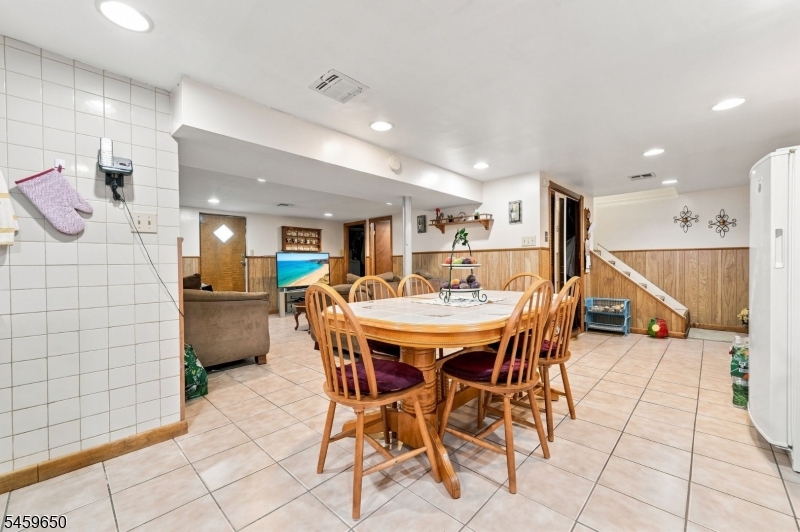 1022 Falls Ter Property Photo 23