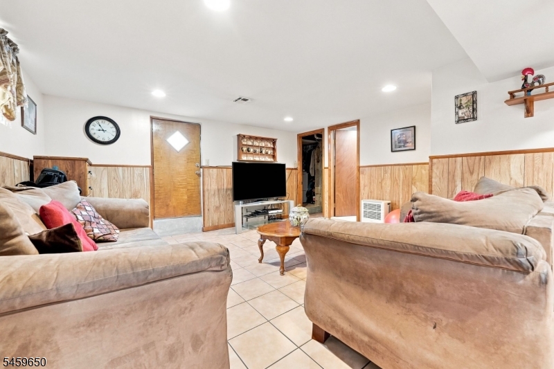 1022 Falls Ter Property Photo 24