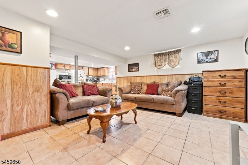 1022 Falls Ter Property Photo 26