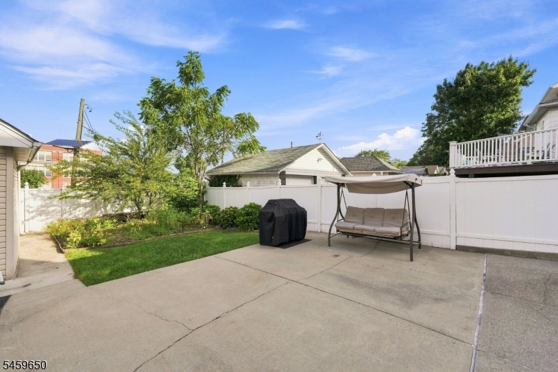 1022 Falls Ter Property Photo 28