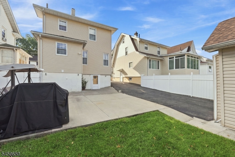 1022 Falls Ter Property Photo 29