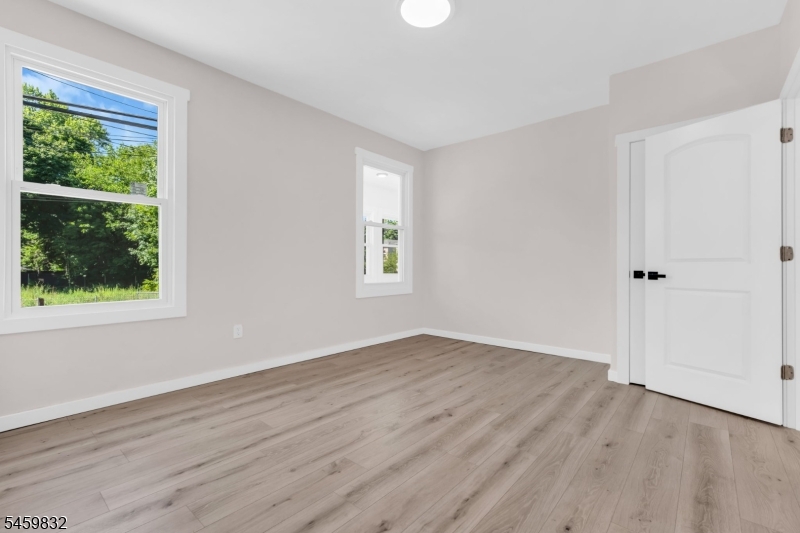 130 19th Ave Property Photo 9