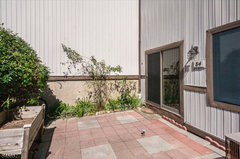 584 Dell Pl 84 Property Photo 30