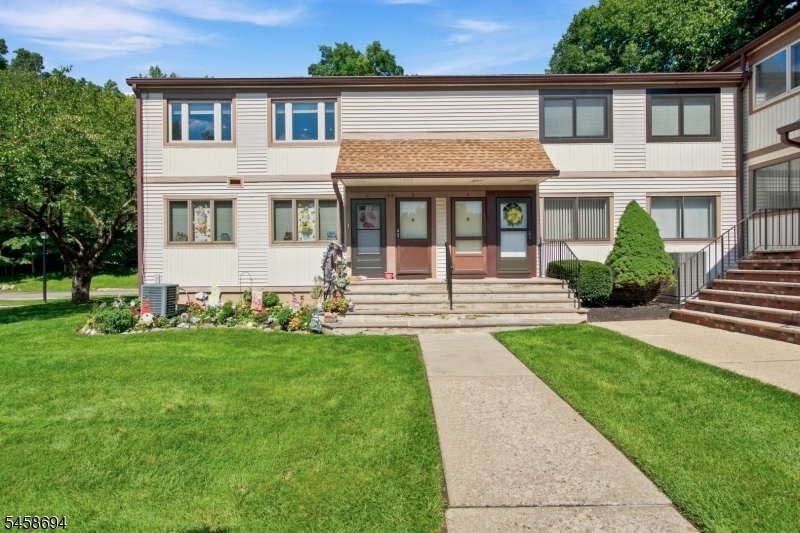 1901 Stonegate Ln B Property Photo 2