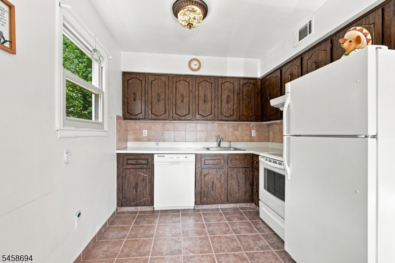 1901 Stonegate Ln B Property Photo 9