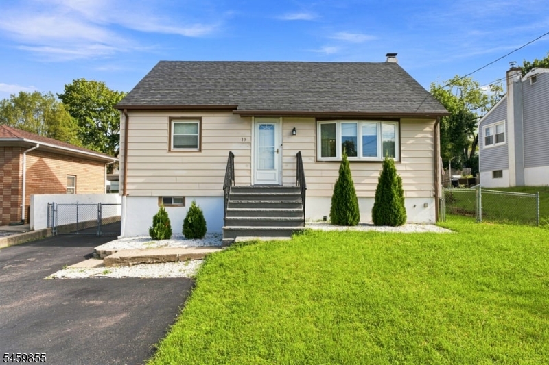13 Kovach St Property Photo 1