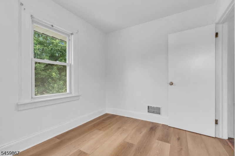 404 Elm St Property Photo 12