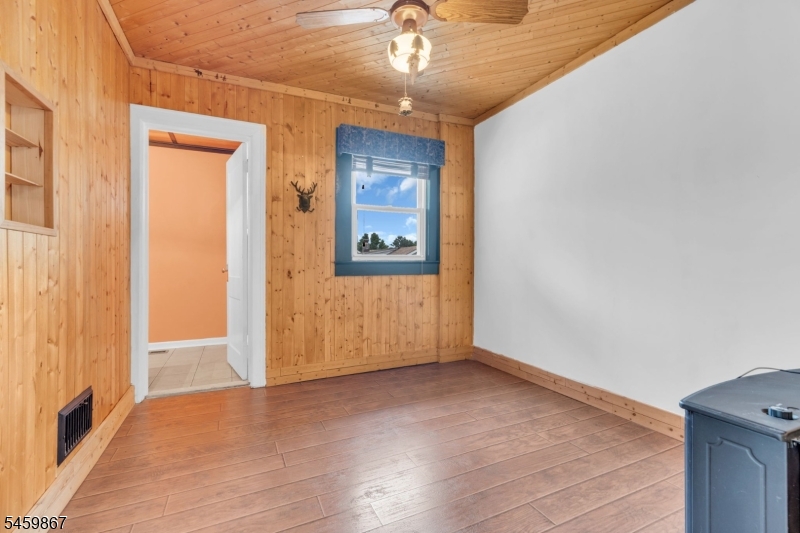 404 Elm St Property Photo 18