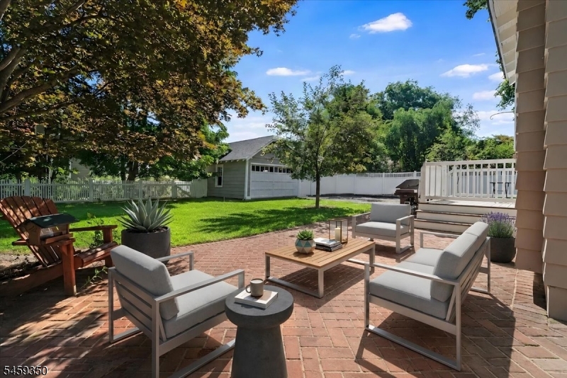 25 Orchard St Property Photo 32