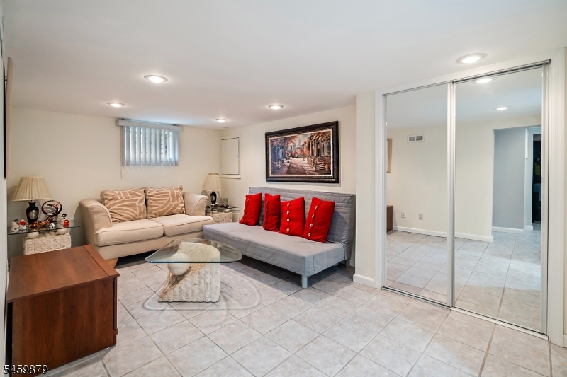 1601 Raritan Rd Property Photo 19
