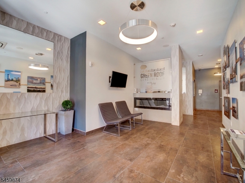 62 69th St 403 Property Photo 13