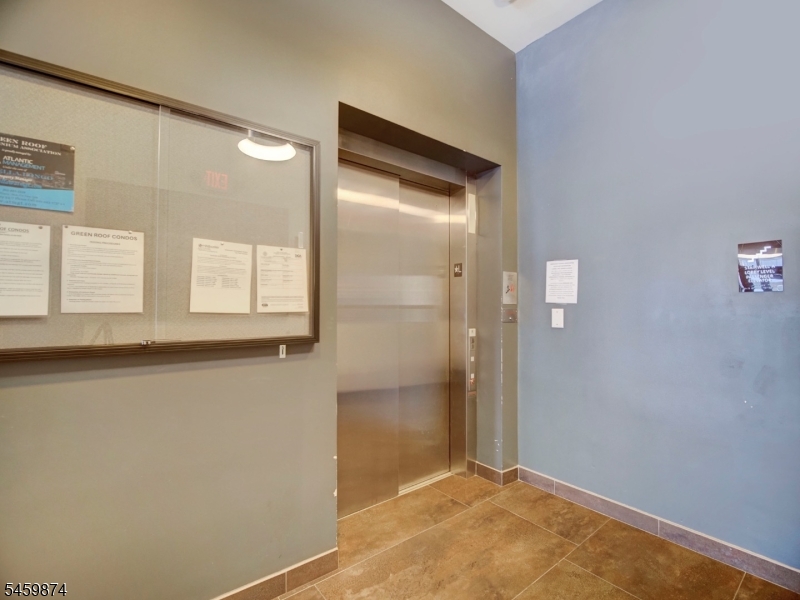 62 69th St 403 Property Photo 19