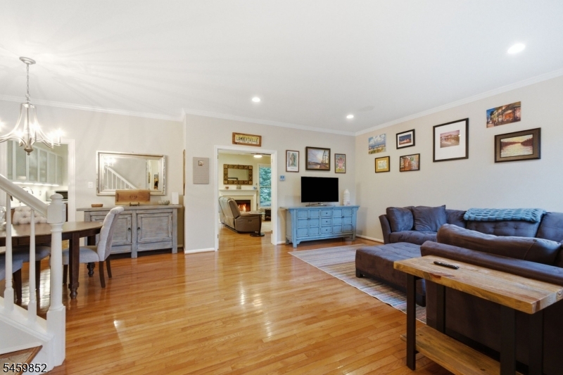 4 Hillside Ct Property Photo 6