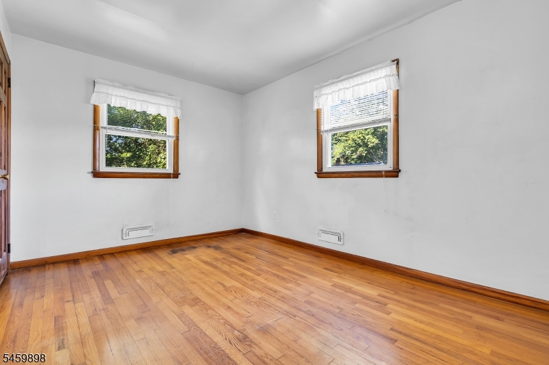 10 Park Ter Property Photo 19