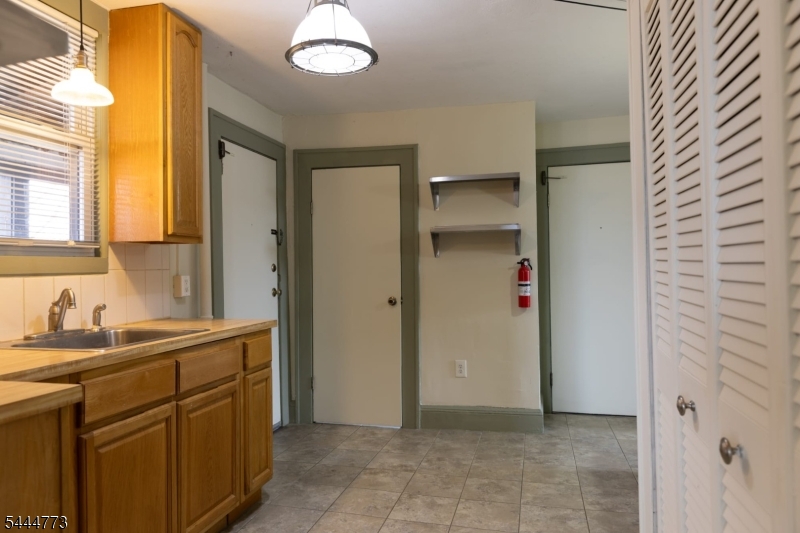181 Lincoln Pl 3 Property Photo 3