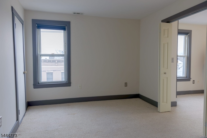 181 Lincoln Pl 3 Property Photo 7