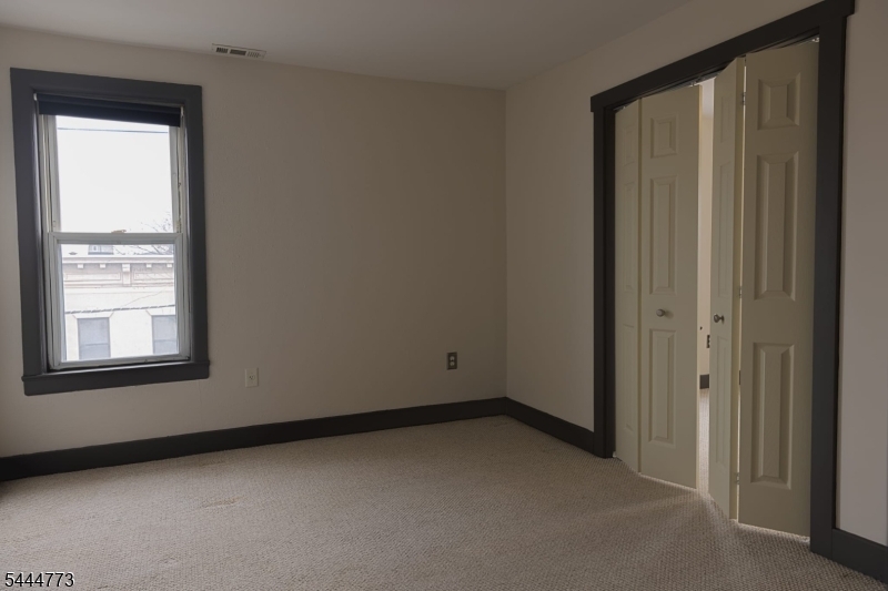 181 Lincoln Pl 3 Property Photo 8