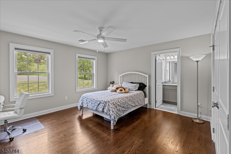 5 Thames Ln Property Photo 24