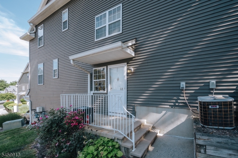 20 S Midland Ave Property Photo 1