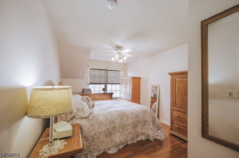 20 S Midland Ave Property Photo 9