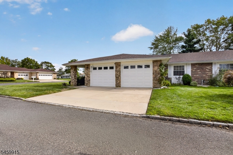 484 Fairton Dr Property Photo 1