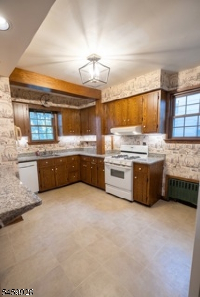 418 Locust Ave Property Photo 2