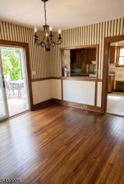 418 Locust Ave Property Photo 3