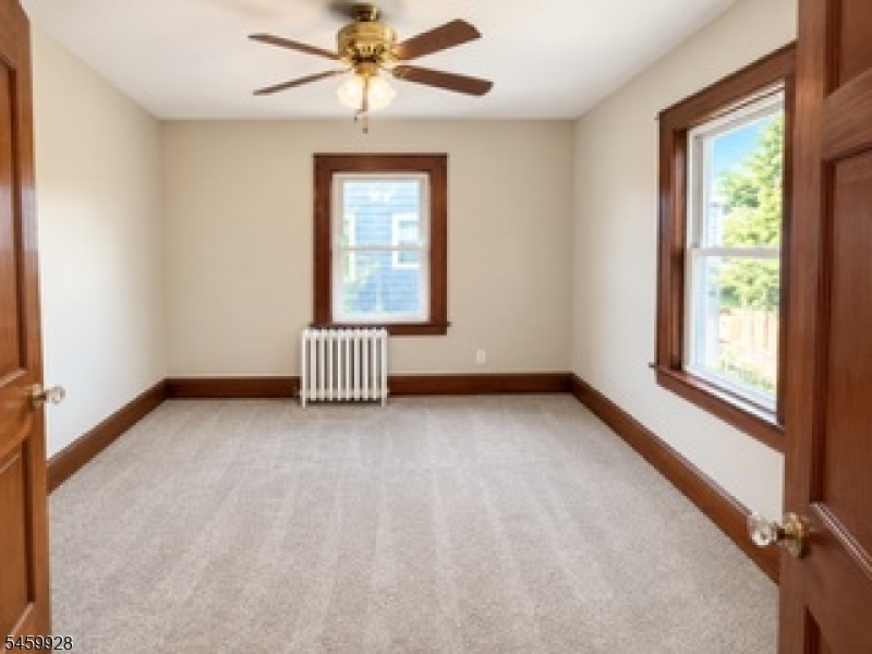 418 Locust Ave Property Photo 5
