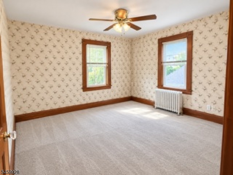 418 Locust Ave Property Photo 6