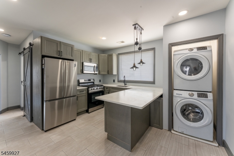 661 Mckinley St 2 Property Photo 1
