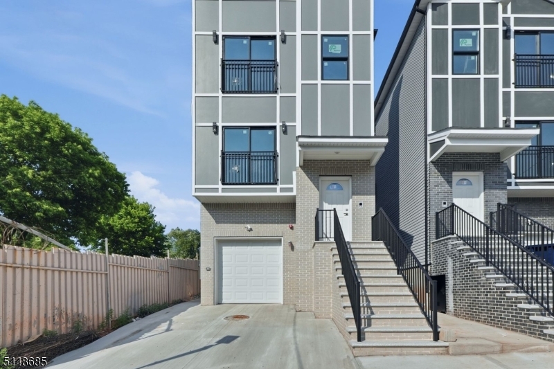 339 Court St Property Photo 2