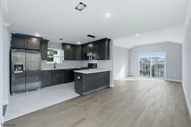 339 Court St Property Photo 4