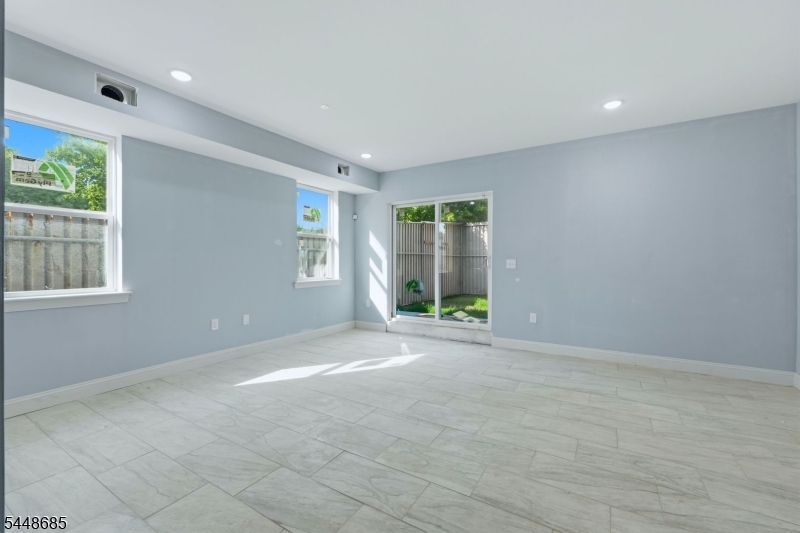 339 Court St Property Photo 18