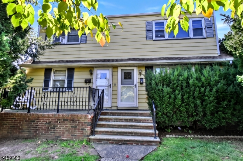 27 Hillcrest Ave Property Photo 1