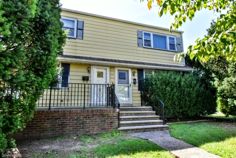 27 Hillcrest Ave Property Photo 3