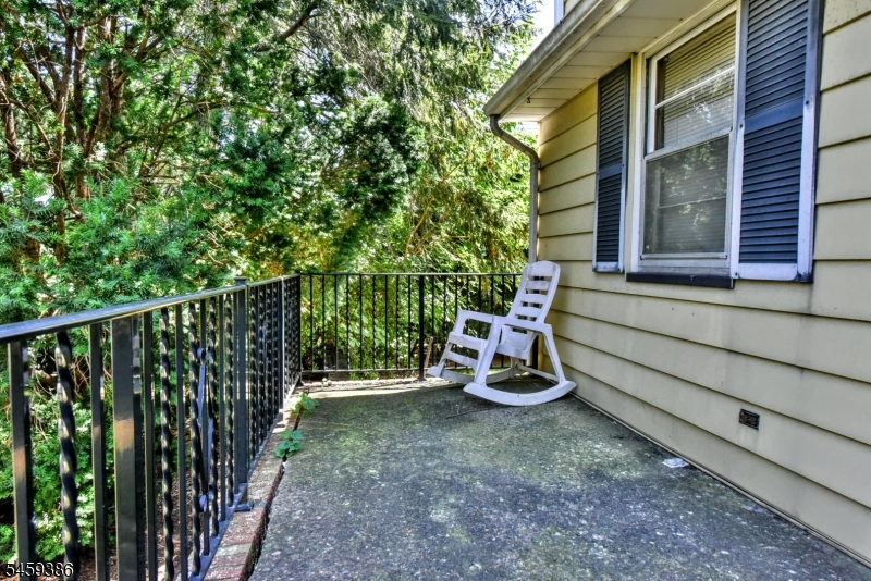 27 Hillcrest Ave Property Photo 6