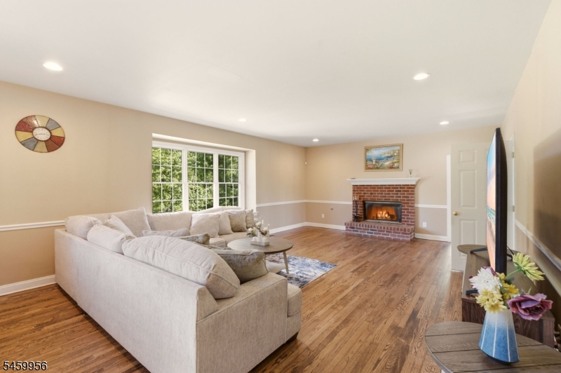 3 Longbow Ter Property Photo 9