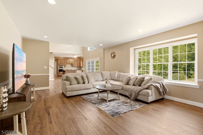 3 Longbow Ter Property Photo 11